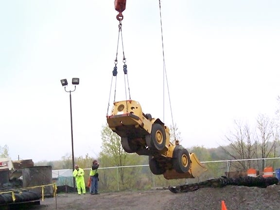 Excavator Rigging Lift